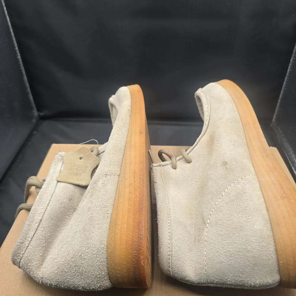 Chukka Boots in Soft Beige Suede‎